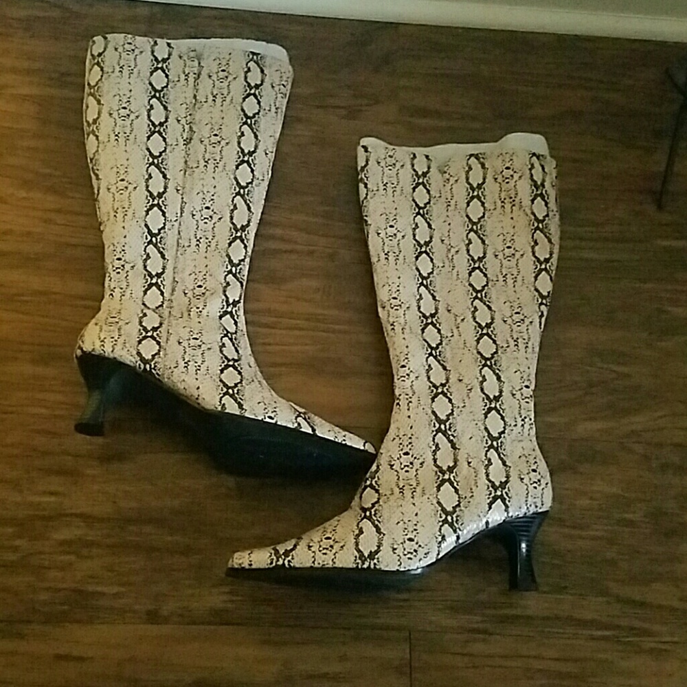 Boots - Picture 2 of 3